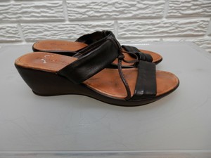 paula urban wedge sandals