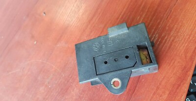 BMW E34 5er Front Battery Power Plus Pol 1714320