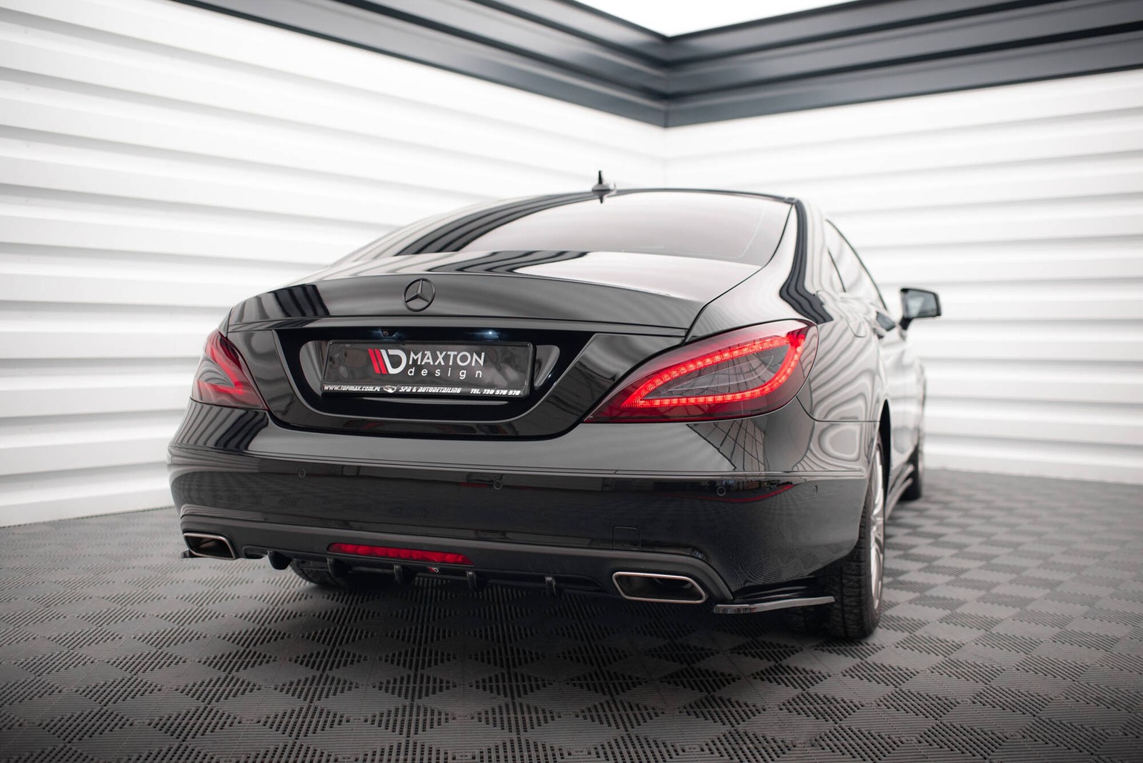 Diffuseur arrière Maxton CLS C218 avec ailettes aérodynamiques sport noir