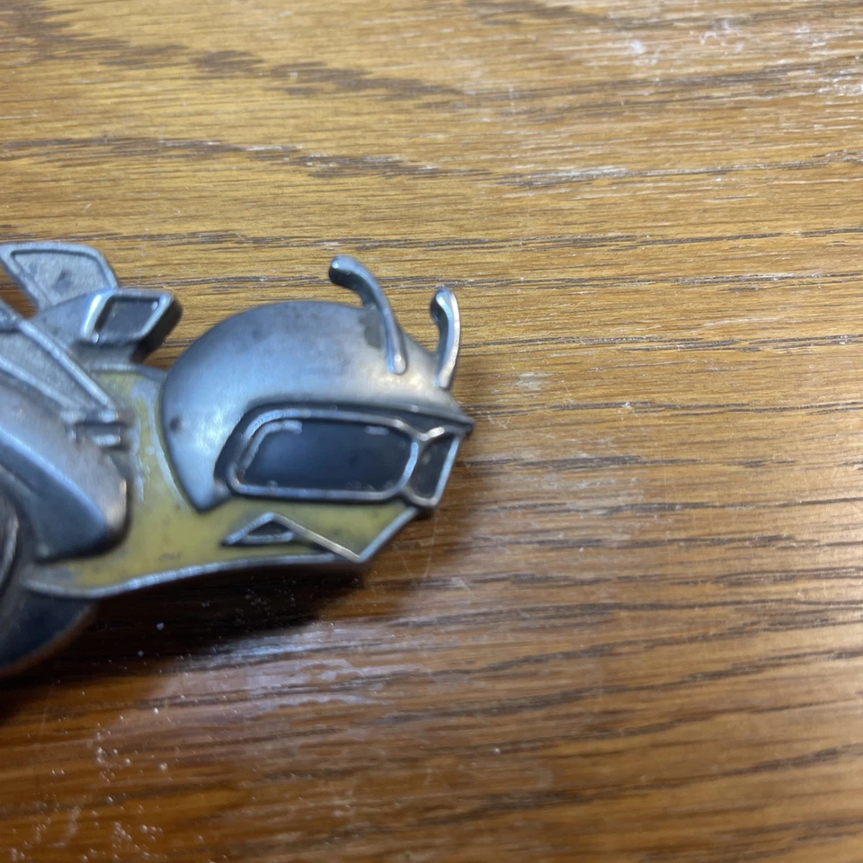 NOS GENUINE MOPAR 1970 DODGE SUPER BEE HOOD EMBLEM # 2998065 - 31025 - Image 4 of 4