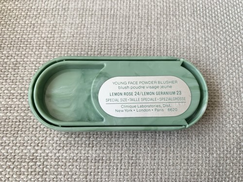 Clinique Young Face Powder Blusher Lemon Rose & Lemon Geranium Compact *New* - Picture 3 of 3