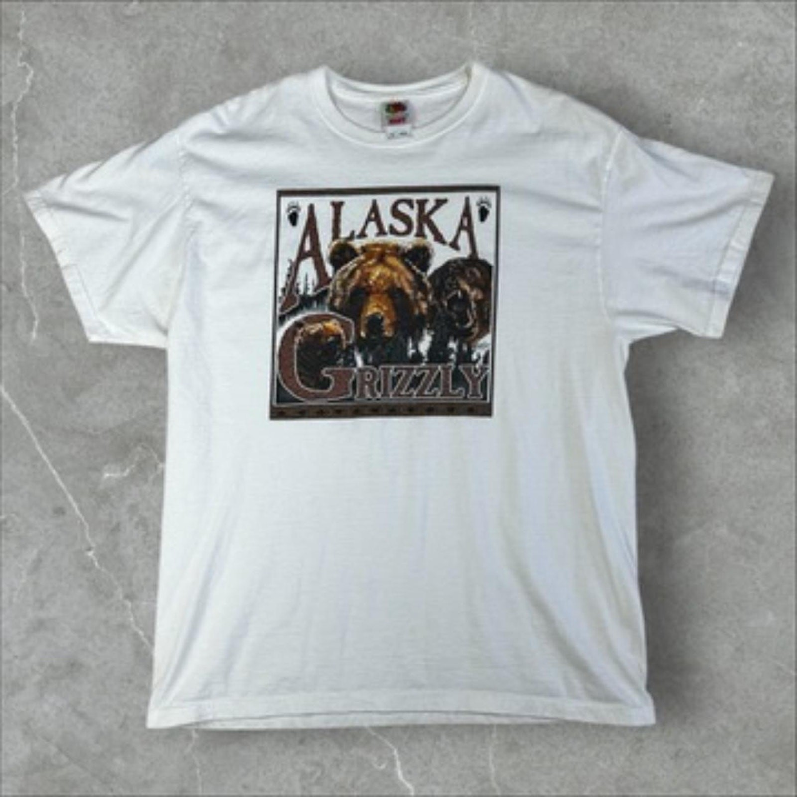 Vintage 2000 Alaska Grizzly Graphic Tee in White