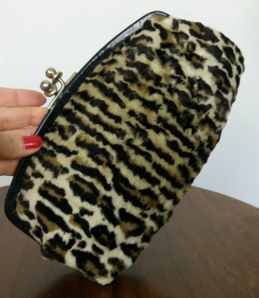 Bolso sin asas vintage francés años 60 imitación estampado leopardo forro marrón satinado Foto 4 de 4