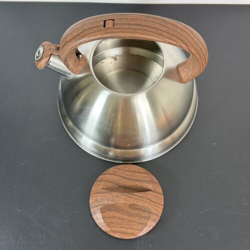 Frigidaire Bollitore per tè fischietto acciaio inox manico morbido legno finto 3,2 qt. - Foto 2 di 8