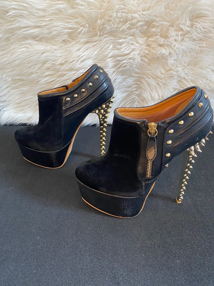 Женские сапоги на платформе Fahrenheit черные бархатные с шипами золотистые на высоком каблуке размер 7 - Изображение 2 из 4