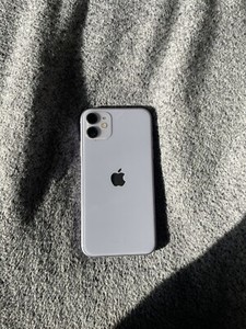 Apple iPhone 11 A2221 - 64GB - Violett (Ohne Simlock) (Dual-SIM)