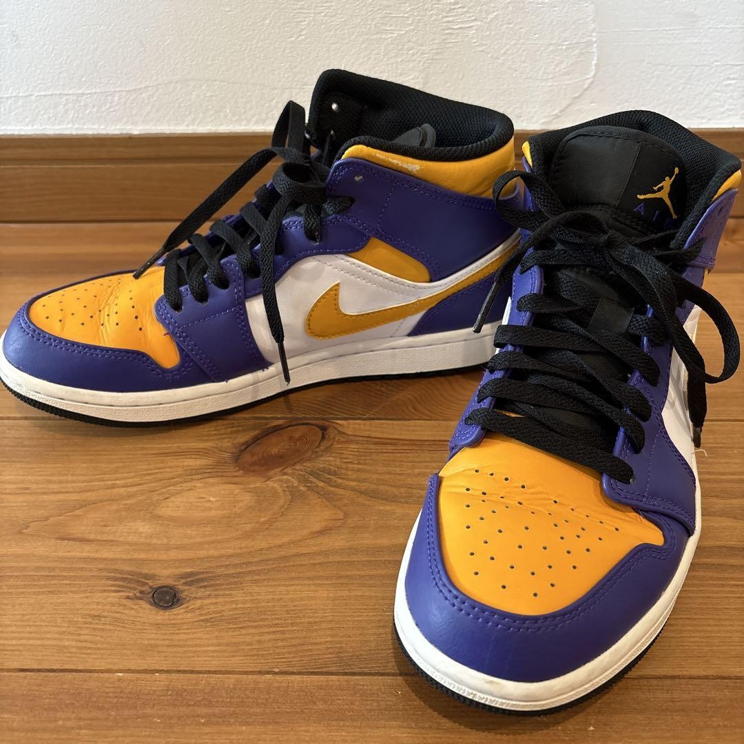 Men 7.5US Air Jordan 1 Mid Lakers High Cut Sneakers