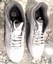 RINGOR SOFTBALL SHOES WITH SPIKES SIZE US 7 WHITE