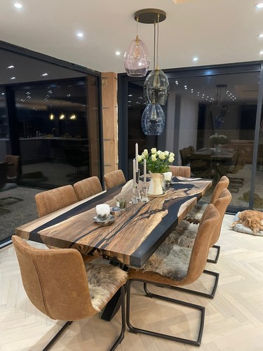 TAVOLO DA PRANZO FIUME RESINA EPOSSIDICA BORDO VIVO SU MISURA PERSONALIZZATO FATTO A MANO UK ROVERE NOCE - Foto 9 di 24