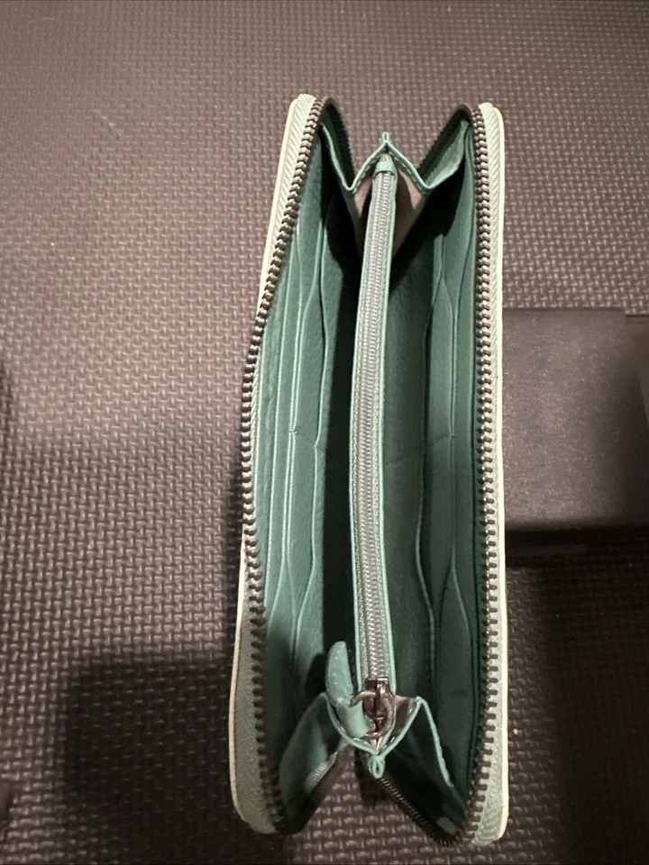 Cartera sin asas de cuero para mujer Cole Haan con cremallera verde/verde azulado Foto 4 de 4