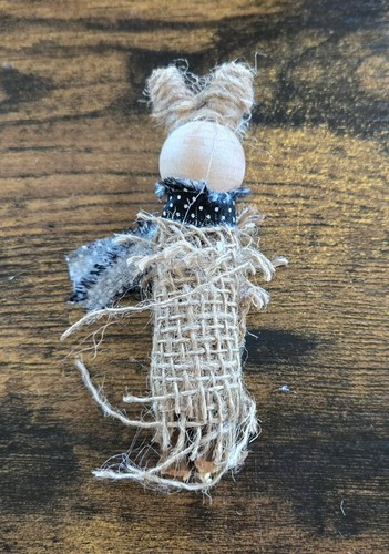 Kleine Schutz Voodoo Puppe Handarbeit Glücksbringer spirituelle Volkskunst Deko - Bild 2 von 3