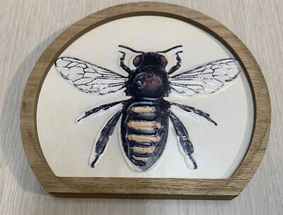 NEW Bee Sign Farmhouse style  Metal Sign Kitchen Summer Home Decor