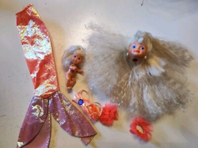 Cl2)Barbie Mattel hier: Mermaid Skipper Kopf and the Twins Kleidung Zubehör Baby