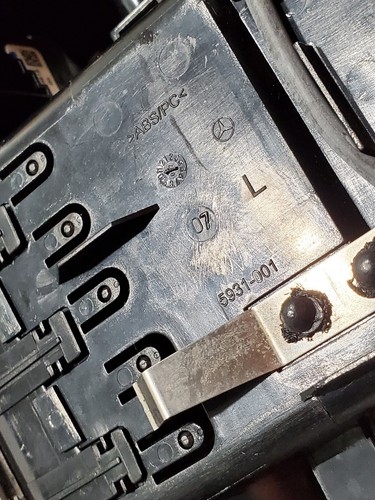 MERCEDES BENZ C-CLASS W204 C280 4 MATIC switch hazard warning indicator air vent - Picture 9 of 11