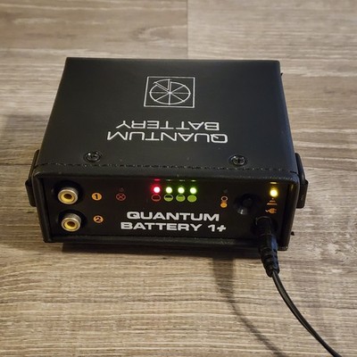 Quantum Battery 1+ Portable Flash Battery Pack With AC Power Supply 