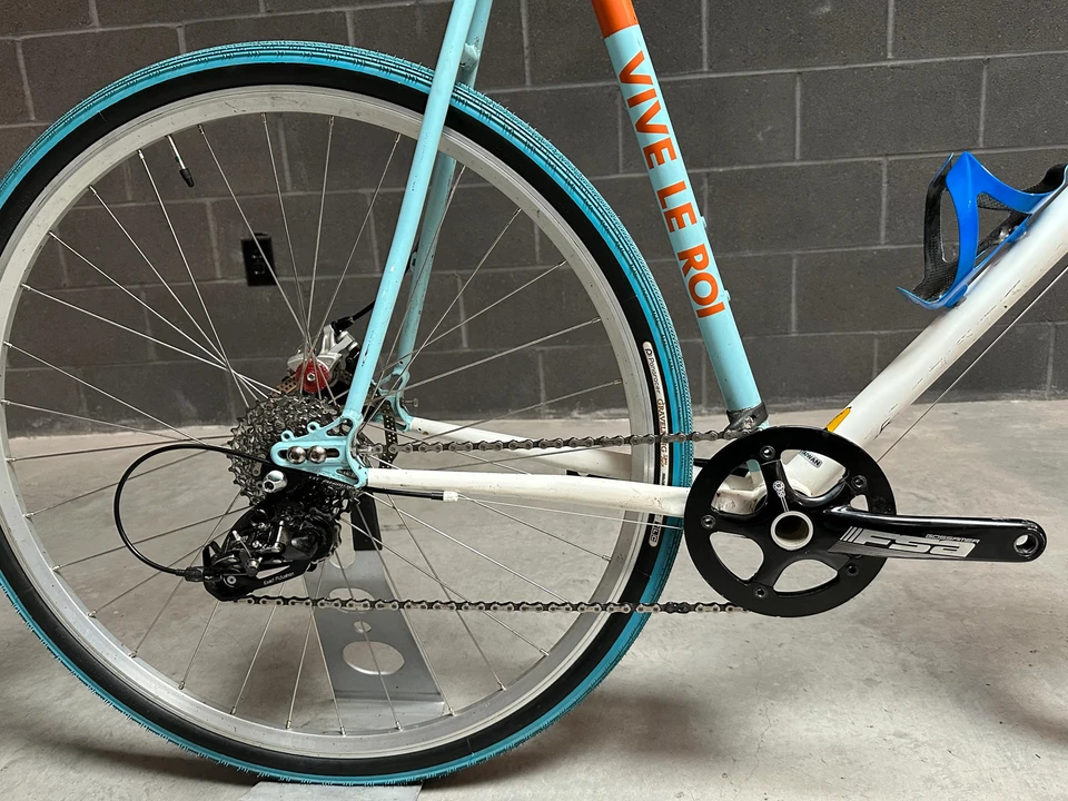 Bicicleta de carretera Civilian Vive Le Roi 61 cm freno de disco de acero Foto 3 de 4