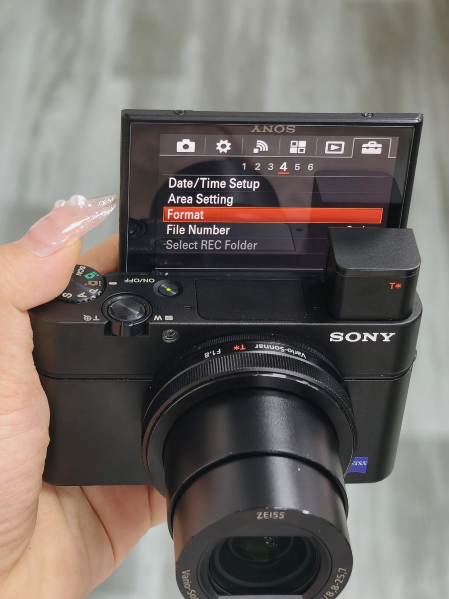 Sony DSC-RX100 III RX100M3 Digital Camera 20.1 MP SLR Built-in