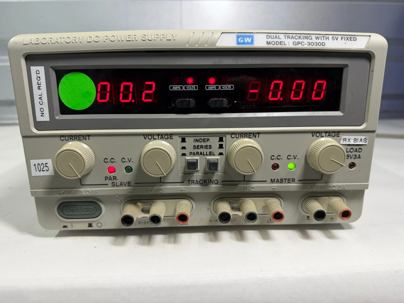 GW Instek GPC-3030D Triple Output Linear DC Power Supply