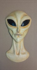Kommunion Alien Face Wandskulptur (blasse Version).