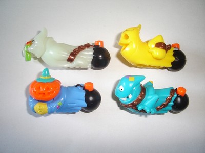 HALLOWEEN LAUNCHING GHOSTS - KINDER SURPRISE FIGURES SET TOYS COLLECTIBLES