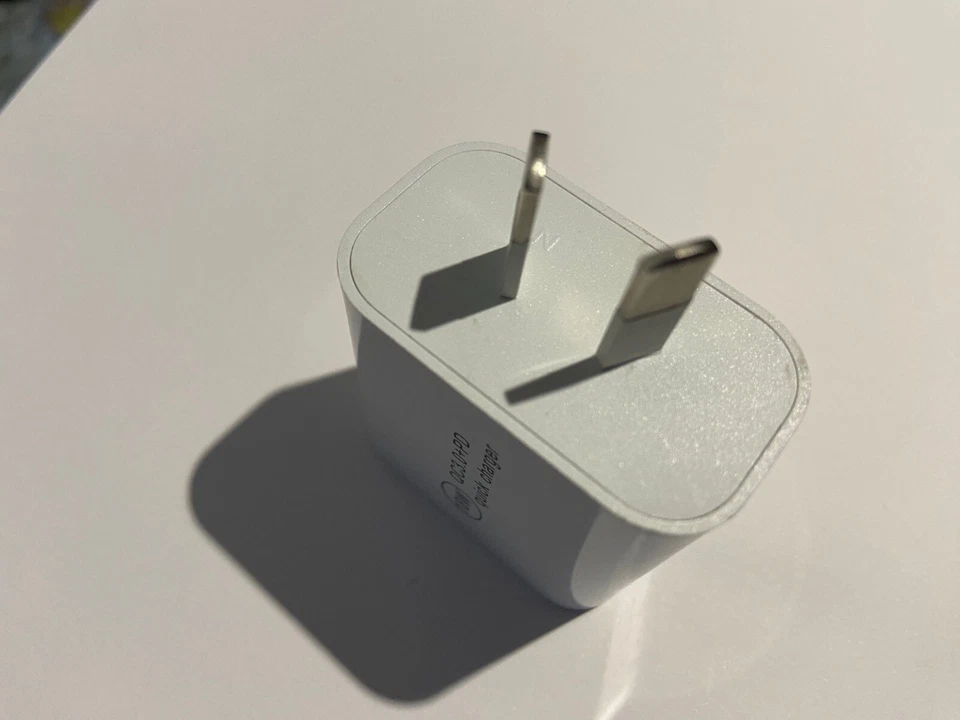 Quick Wall Charger Adapter 18W QC3.0 + PD in White for iPhone 12 11 Android etc. - Image 3 of 3