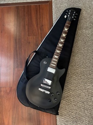 2013 Gibson Les Paul 60 s Tribute Matte Satin Black with Padded Gibson Bag