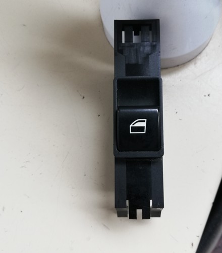 BMW Touring E39 530d 142kW 2001 Fensterheberschalter Vorne Rechts 8381510