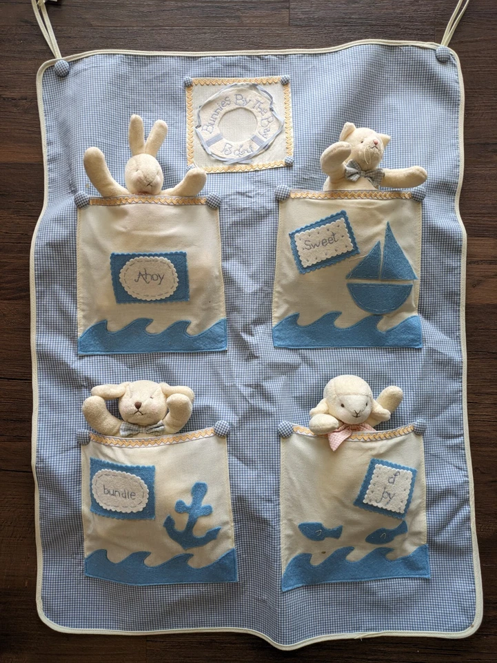 Organizador de bolsillo para cuna Bunnies by the Bay de colección bebé guardería náutica colgante de pared Foto 2 de 4