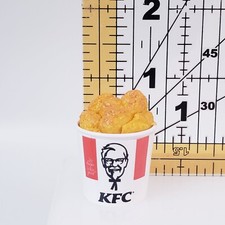 KFC BUCKET OF ORIGINAL CHICKEN Zuru 5 Surprise KFC Mini Brands Common