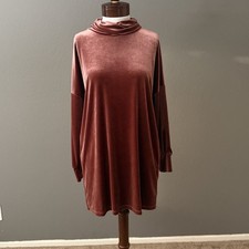 Urban Outfitters Evie Rusty Rose Pink Velvet Oversized turtleneck Dress Sz SP