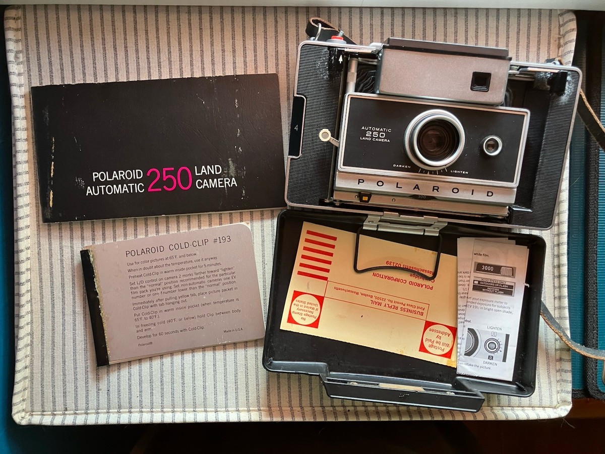Vintage 60s Polaroid 250 Automatic Land Camera Folding Pack Film