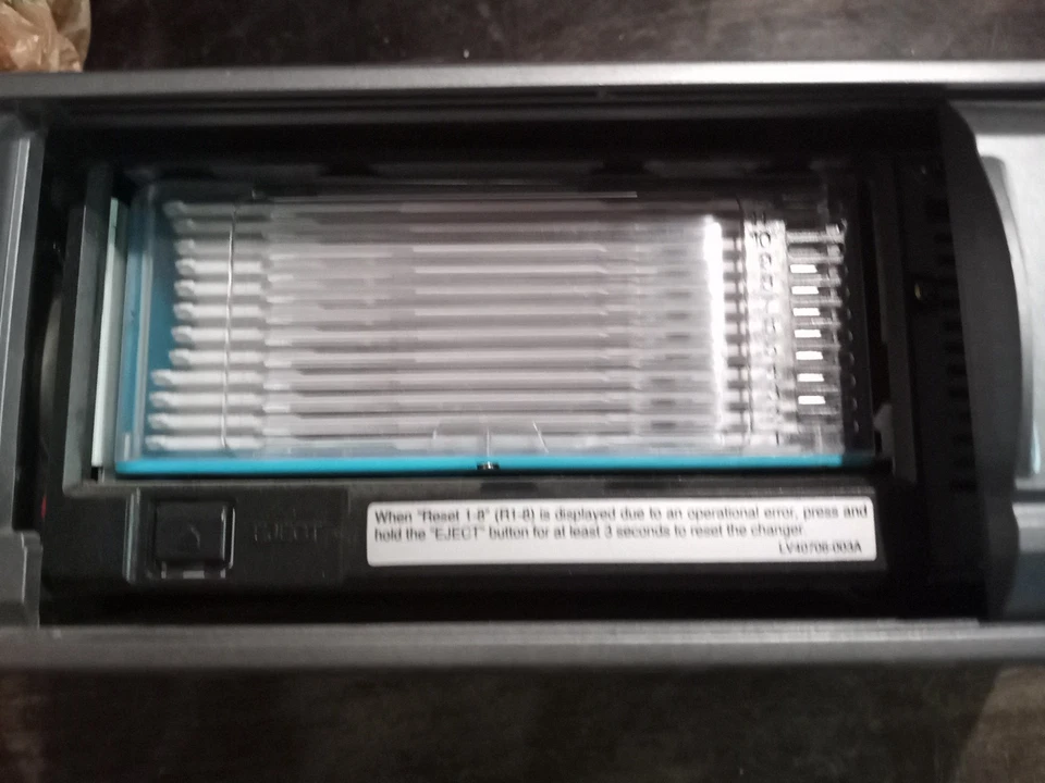 JVC CH-X200 CD CHANGER WITH CARTRIDGE Untested May Work Sold For Parts As Is  - Image 2 of 4