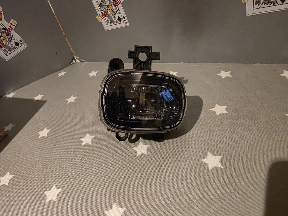 LUZ ANTINIEBLA LED DELANTERA IZQUIERDA ORIGINAL RENAULT TRAFFIC, CLIO, ZOE MEGANE 261550862R Foto 2 de 4