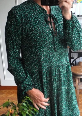Robe neuve PULL & BEAR M tons verts sur fond noir 38/40 - Photo 1/4
