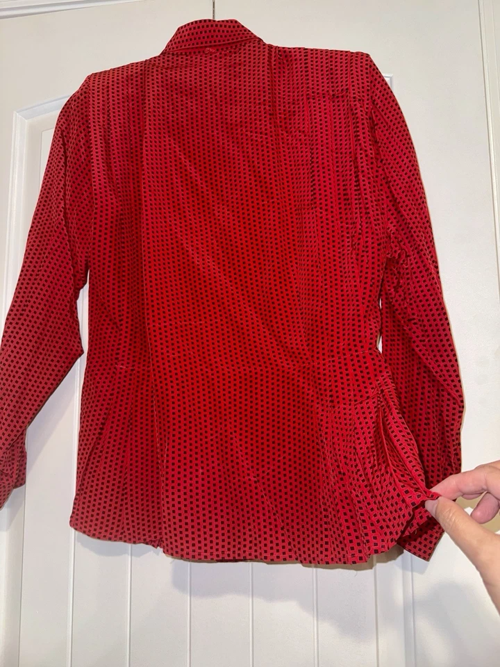 Blusa de Seda Vintage Evan Picone Vermelha e Preta Tamanho 10 - Cintura Cônica - Imagem 4 de 4