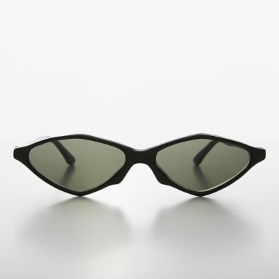 Futuristic cat eye sunglasses Amazon.com: Betsey Johnson Women main image 3