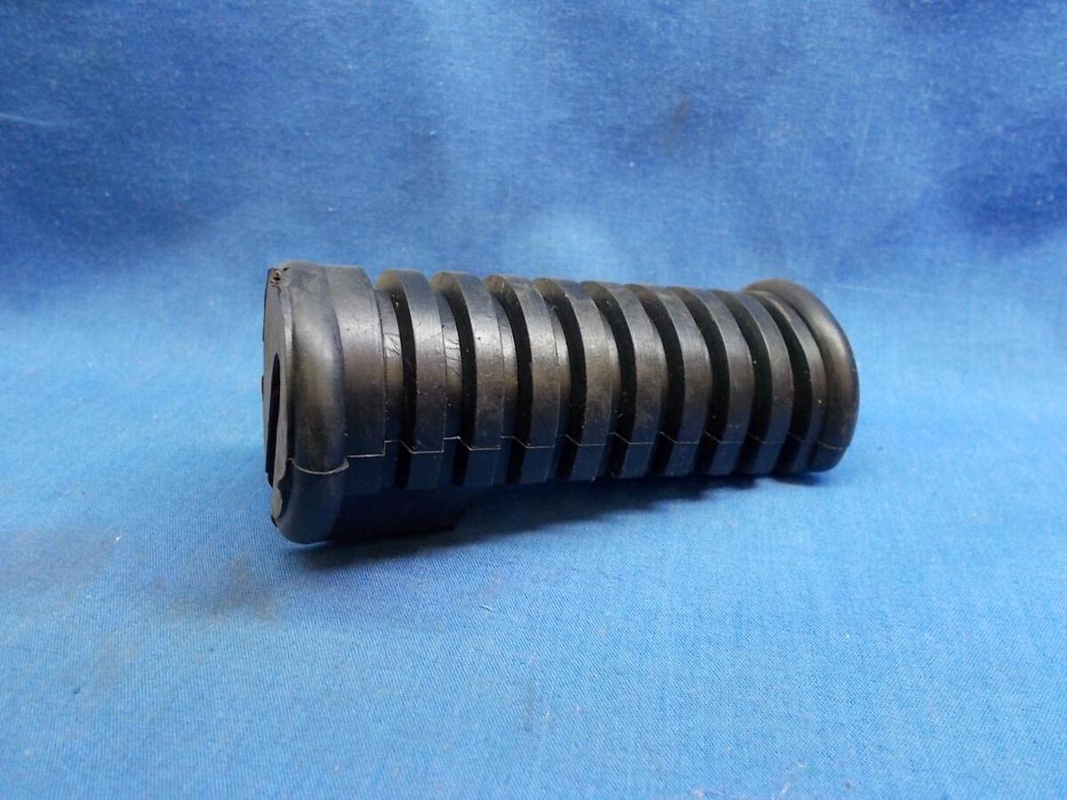Yamaha 441-27413-01. OEM Footrest Cover. Fits Yamaha LB80 Yamaha 441-27413-01. OEM Footrest Cover. Fits Yamaha LB80