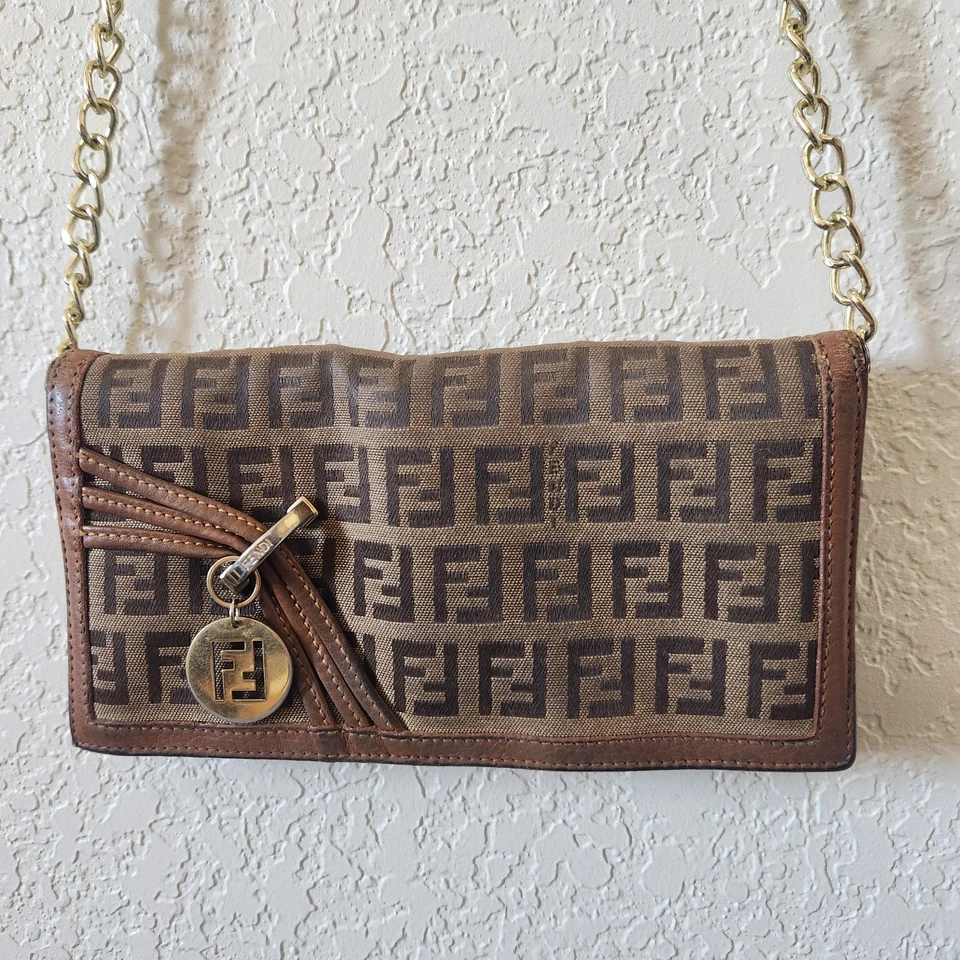Cartera o bandolera Fendi de lona de cuero marrón dorado herrajes Foto 2 de 4