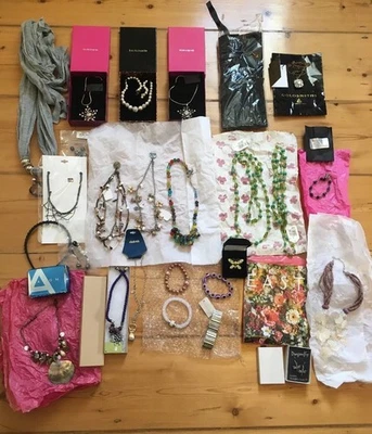 Joblot Of Jewellery Women’s Necklace Earrings Bracelet East Avon Jon Richard New - Image 1 of 4