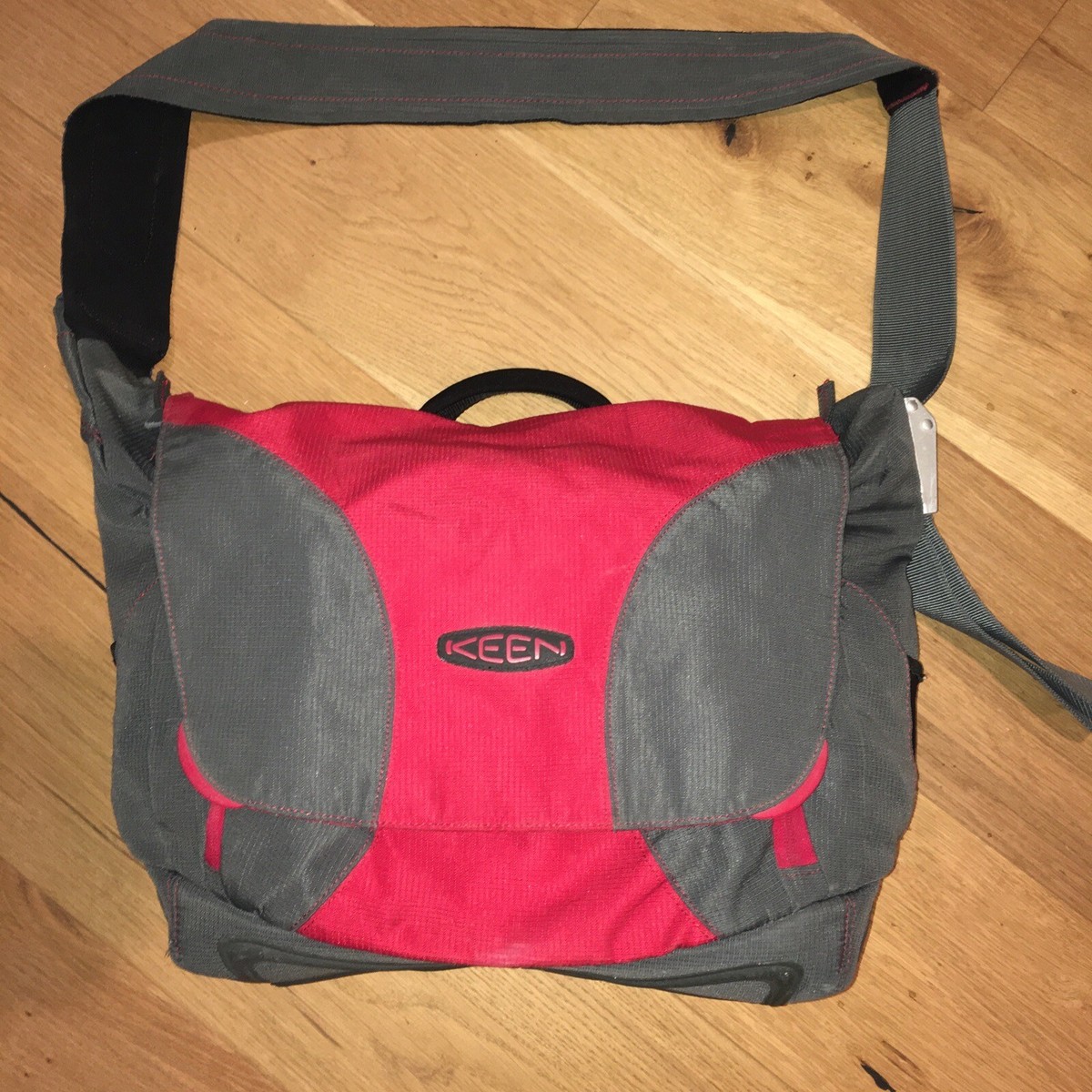 ケンジ Keen Alameda 15 Inch Messenger Briefcase Bag with Padded Laptop