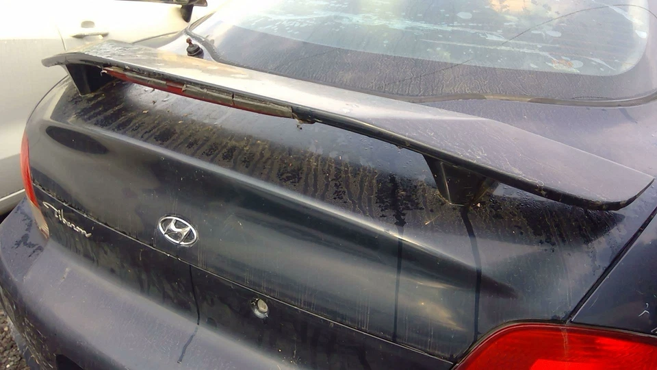 2000 2001 Hyundai Tiburon Rear Spoiler (Less Brake Light) Black (KJ) 8721127700 - Image 3 of 3
