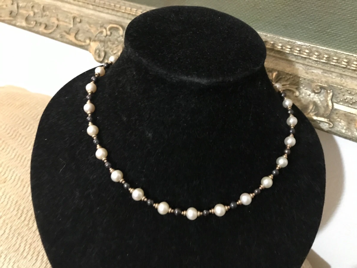 9CT GOLD and cultured freshwater pearl necklace. By BEAVERBROOKS