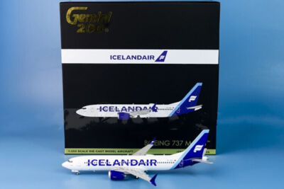 1:200 GeminiJets ICELANDAIR BOEING 737 MAX8 Passenger Airplane