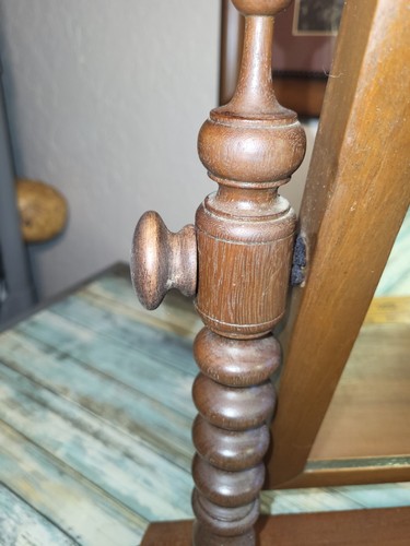 Antique Wooden Spindle Swivel Shaving Mirror - 第 5/6 張圖片
