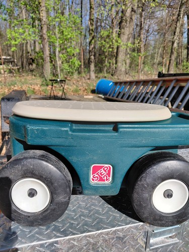 Step2 Rolling Garden Cart/Stool For Weeding And Plant w/interior Storage