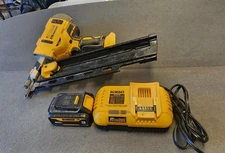 DEWALT DCN21PL 20v Framing Nail Gun w. 20v Battery and Charger