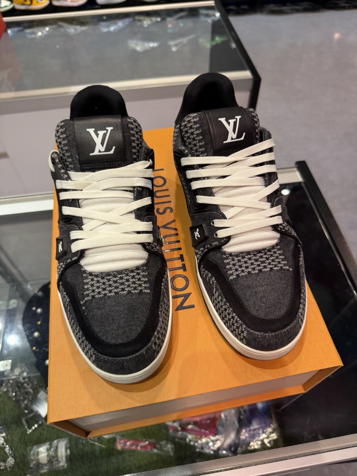 Size 7.5LV/8.5US - Louis Vuitton Trainer ' Black ' $1200 Authentic RARE image 8