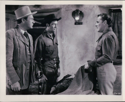 Vintage 8x10 Photo Robert Taylor in Billy the Kid (1941 film) Brian Donlevy - Picture 1 of 1