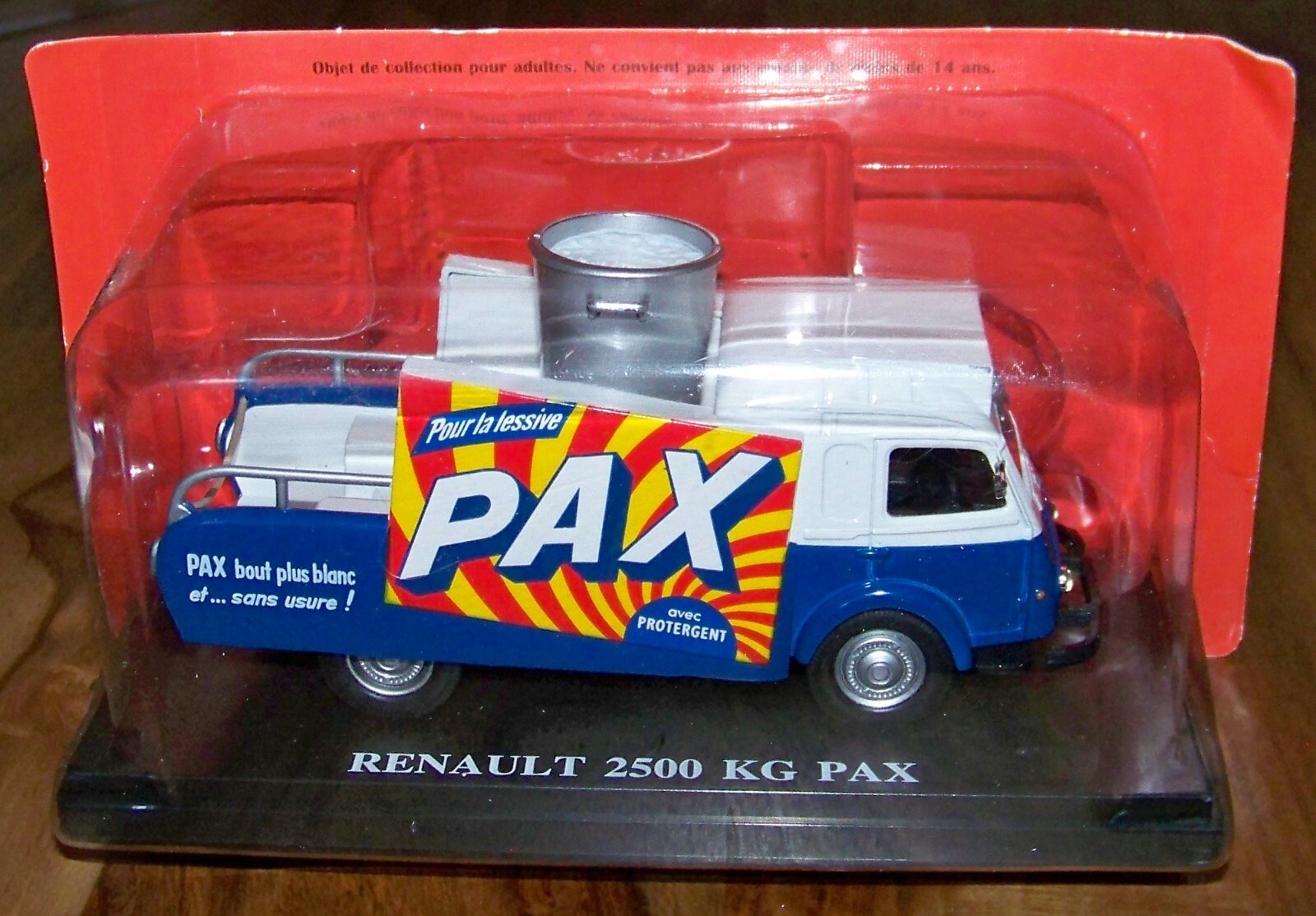 Véhicule Publicitaire Renault Pax 1/43 Hachette n°10 en Métal Injecté Premium