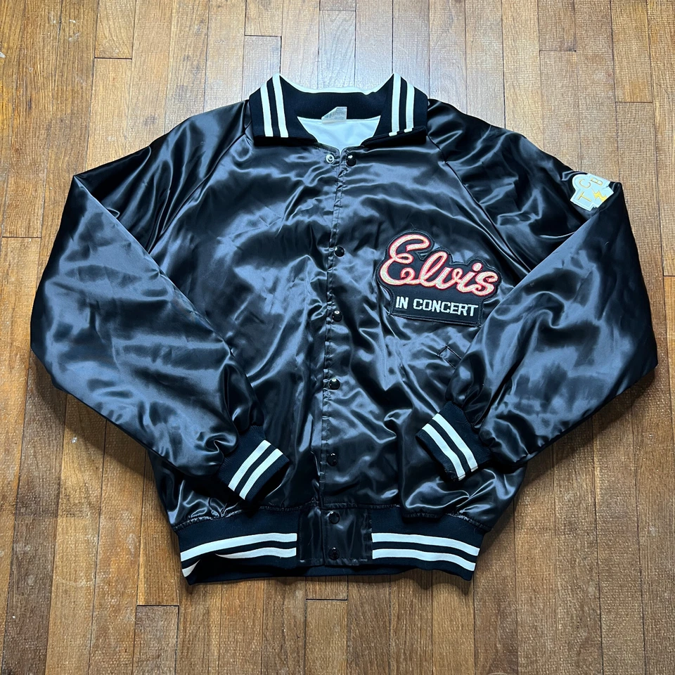 Chaqueta De Colección Años 70 Elvis In Concert Presley Satén Estampado Trasero Negra 2XL Hecha en EE. UU. Foto 3 de 4